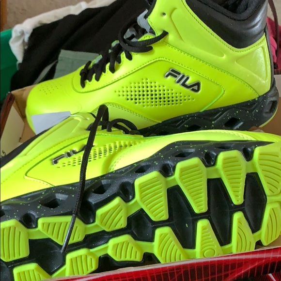 boys basketball shoes green